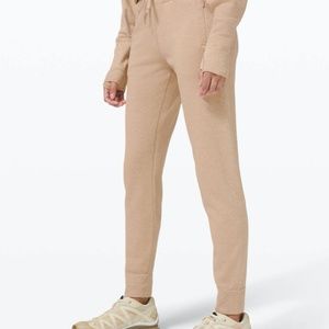 Lululemon Engineered Warmth Jogger Pants - Size 4 - Cream